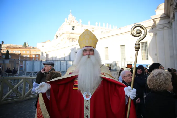 Der Nikolaus auf dem Petersplatz am 2. Dezember 2015