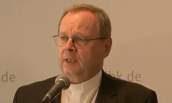 Bischof Georg Bätzing vor Beginn der Herbst-Vollversammlung der DBK am 25. September 2023 / screenshot / YouTube / phoenix