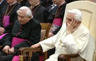 Georg Ratzinger mit seinem Bruder, Papst Benedikt XVI. / screenshot / YouTube / BR24