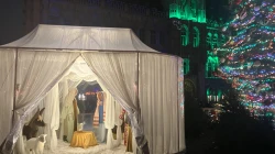 Gesichtslose Krippe in Brüssel / Maxim van den Bossche