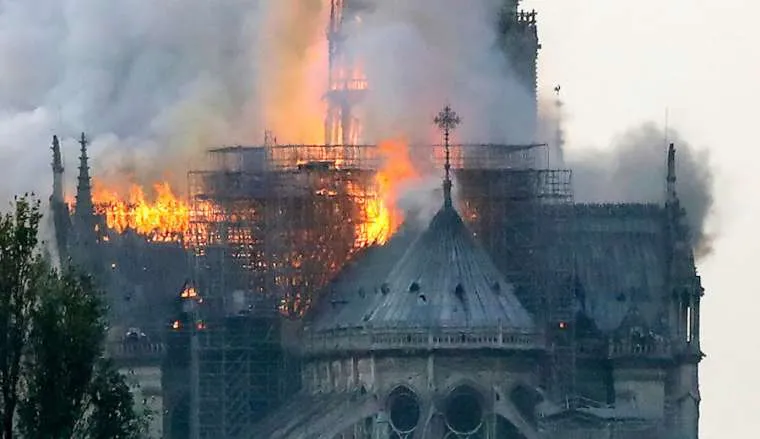 Die brennende Kathedrale Notre Dame von Paris am 15. April 2019