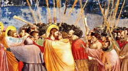 Der Verrat des Apostaten an Gott: Der Judaskuss bei der Festnahme Jesu, gemalt von Giotto um 1305 (Ausschnitt) / Wikimedia (CC0)