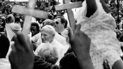 Johannes Paul II. im Missionsland
 / www.tempi.it/enciclica-missione-di-giovanni-paolo-ii