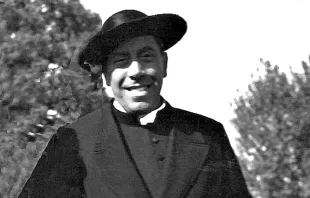 Fernandel als Don Camillo auf dem Set in Brescello, 1951. / Wikimedia (CC0)