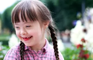 Mädchen mit Down-Syndrom / Shutterstock/Denis Kuvaev