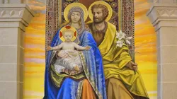 Heilige Familie (Fresko in der Basilika von Sainte-Anne-de-Beaupré in Kanada) / Pierre André / Wikimedia Commons (CC BY-SA 4.0)