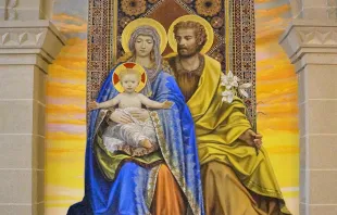Heilige Familie (Fresko in der Basilika von Sainte-Anne-de-Beaupré in Kanada) / Pierre André / Wikimedia Commons (CC BY-SA 4.0)