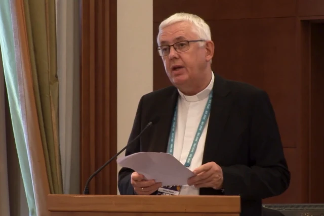 Dogmatiker Hoping beklagt „unzureichend entwickelte Theologie des Diakonats“