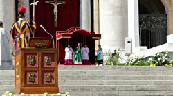 Heilige Messe mit Papst Franziskus auf dem Petersplatz am Sonntag, 9. Oktober. / CNA/Daniel Ibanez