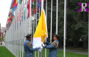 Feierliches Hissen der Flagge des Heiligen Stuhls vor den Vereinten Nationen in Genf /  (C) 2015 Pax Press Agency, SARL, Geneva