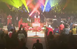 Einige sagen, die spektakuläre Inszenierung der Christmette in der St. Sabina Kirche in Chicago ist zu weit gegangen.  /  Screenshot / St. Sabina YouTube video