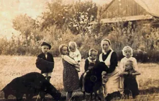 Wiktoria Ulma mit sechs ihrer Kinder / Ulma-Familien-Museum