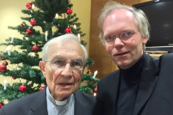 Der Autor (re.) mit Pfarrer Clemens Siewek beim 60. Weihejubiläum im Jahr 2017 / Thorsten Paprotny 