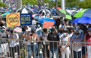 Demonstration gegen die Einführung eines "Gender-Lehrplans" an puerto-ricanischen Schulen am 14. August 2021 in San Juan.  / Buenas Noticias/Rafy Colón.