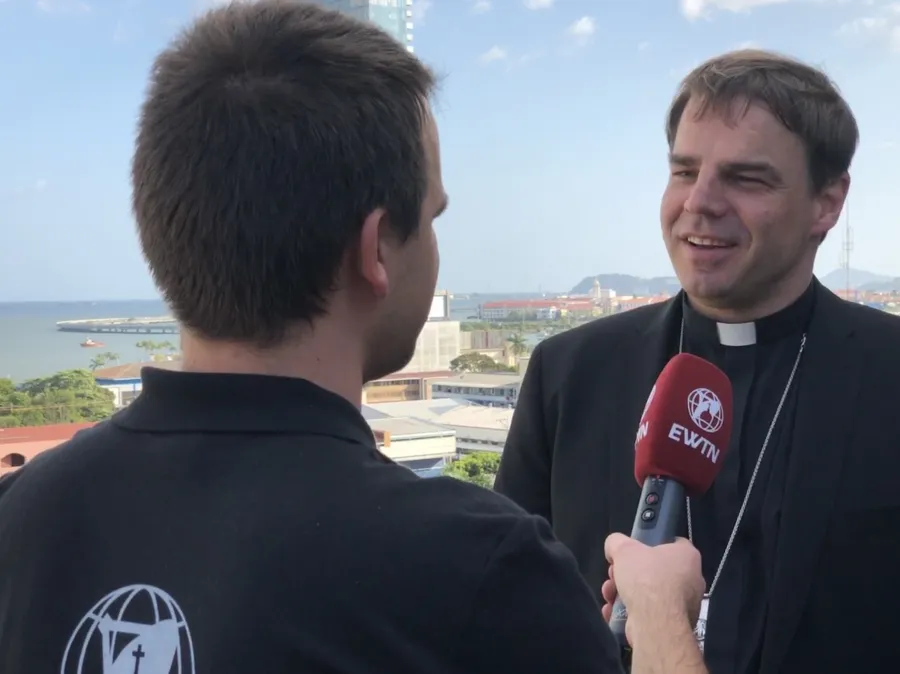 Bischof Stefan Oster im Gespräch mit EWTN.TV.
