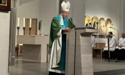 Kardinal Kurt Koch bei der Eröffnung des "Benedikt XVI. Forums" am 7. November 2025 im Mariendom in Hamburg. / Rudolf Gehrig / CNA Deutsch