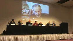 Ein Video mit Kardinal Carlo Caffara eröffnete die Konferenz am 7. April 2018 / Edward Pentin / National Catholic Register