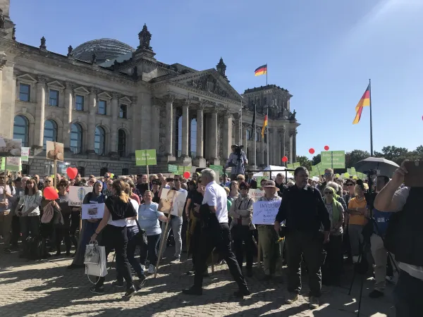 Jährlich demonstrieren Lebensschützer aus dem ganzen deutschsprachigen Raum in Berlin vor dem Reichstag.