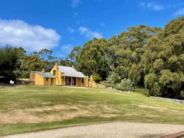 Hier lebte der Aufseher über die Landwirtschaft: Typisches Cottage in Port Arthur, Tasmanien, Australien.