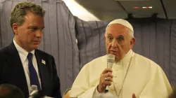 Papst Franziskus im Gespräch mit Journalisten auf dem Rückflug von Lima nach Rom am 22. Januar 2018 / Alvaro de Juana / CNA Deutsch