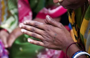 Besonders Frauen und Angehörige der "niederen" Kasten sind betroffen - nicht selten werden sie gezwungen, sich wieder zum Hinduismus "zurückzubekehren". / Shutterstock/Amanda Winter