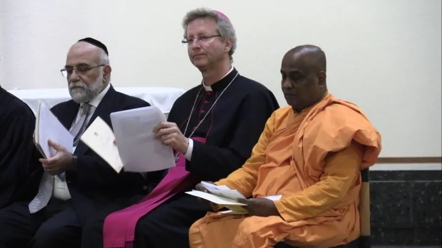 Jüdisch-christlich-buddhistische Gemeinsamkeit beim Treffen in Genf.