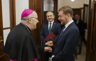 Bischof Wolfgang Ipolt mit dem sächsischen Ministerpräsidenten Michael Kretschmer / Pawel Sosnowski / Bistum Görlitz