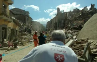 Rettungskräfte des Souveränen Malteser-Ordens helfen im Erdbebengebiet am 24. August 2016. / CNA/SMOM.