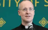 Nach Twitter-Aufruhr: Spanischer Priester kritisiert Pater James Martin