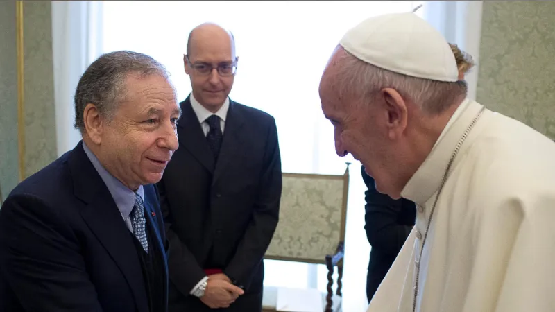 Freut sich über Unterstützung von Papst Franziskus: FIA-Präsident Jean Todt beim Treffen mit dem Heiligen Vater