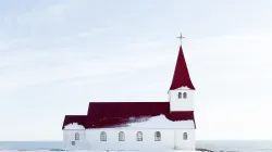 Kirche in Eis und Schnee / Jon Flobrant / Unsplash (CC0) 