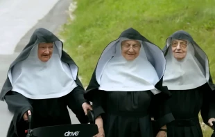 Die drei hochbetagten Nonnen Bernadette (88), Regina (86) und Rita (81) / Screenshot von YouTube