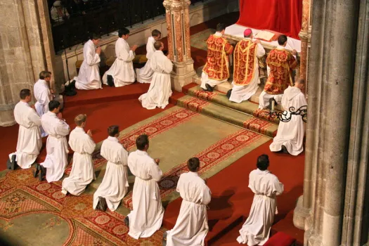 Fürbitten in der Karfreitagsliturgie im Stift Heiligenkreuz, der 1133 gegründeten Zisterzienser-Abtei in Niederösterreich.  / Melchior08 / Wikimedia (CC0) 