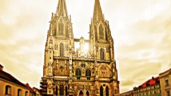 Die Kathedrale von Regensburg / Francisco Conde Sánchez via Wikimedia (CC BY-SA 3.0 DE) / Digital bearbeitet