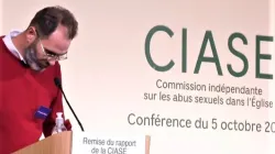 François Devaux, Präsident von La Parole Libérée. / Screenshot von der CIASE-Facebook-Seite.