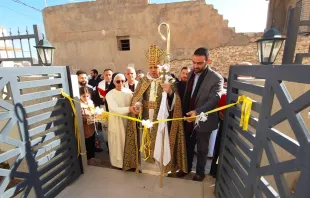 Bischof Thabet Habib Yousif al-Mekko bei der Einweihung des neuen Klosters in Batnaya / Kirche in Not