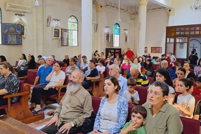 Menschen, die in der Pfarrei „Heilige Familie“ in Gaza-Stadt Zuflucht gesucht haben