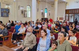 Menschen, die in der Pfarrei „Heilige Familie“ in Gaza-Stadt Zuflucht gesucht haben / Pfarrei Heilige Familie Gaza