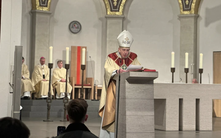 Kardinal Kurt Koch bei seiner Predigt am 9. November 2025 im Hamburger Mariendom