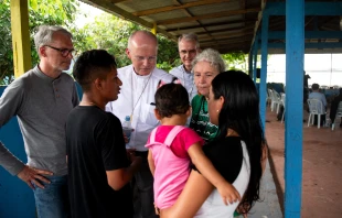 Bischof Franz-Josef Overbeck im Amazonasgebiet / Florian Kopp / Adveniat