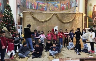 Kinder proben ein Krippenspiel in der Pfarrei „Heilige Familie“ in Gaza / Pfarrei Heilige Familie Gaza