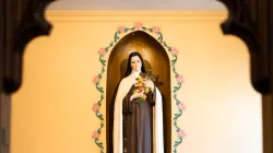 Die heilige Therese von Lisieux, in der Basilika der heiligen Herzen Jesu und Mariens in Southampton, NY / Nick Castelli / unsplash (CC0)