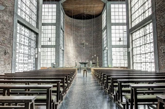 Leere Kirche (Symbolbild) / Julia Taubitz / Unsplash