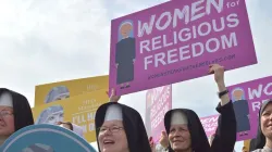 Hunderte demonstrierten mit den Ordensfrauen für deren Gewissens- und Religionsfreiheit. / CNA/Addie Mena