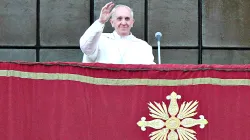 Papst Franziskus auf der Loggia der Laterankirche am 7. April 2013 / CNA / Stephen Driscoll