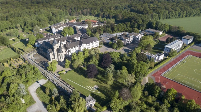 Nach 130 Jahren: Spiritaner sind jetzt offizielle Eigentümer von Kloster Knechtsteden