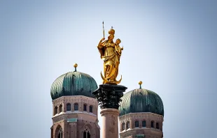 Die Patrona Bavariae auf dem Marienplatz in München / Luis Fernando Felipe Alves / Unsplash (CC0) 