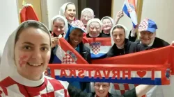 Schwester Marija Zrno (links) und Mitglieder ihrer Nonnengemeinschaft unterstützen Kroatien bei der Fußballweltmeisterschaft 2022. / Mit freundlicher Genehmigung