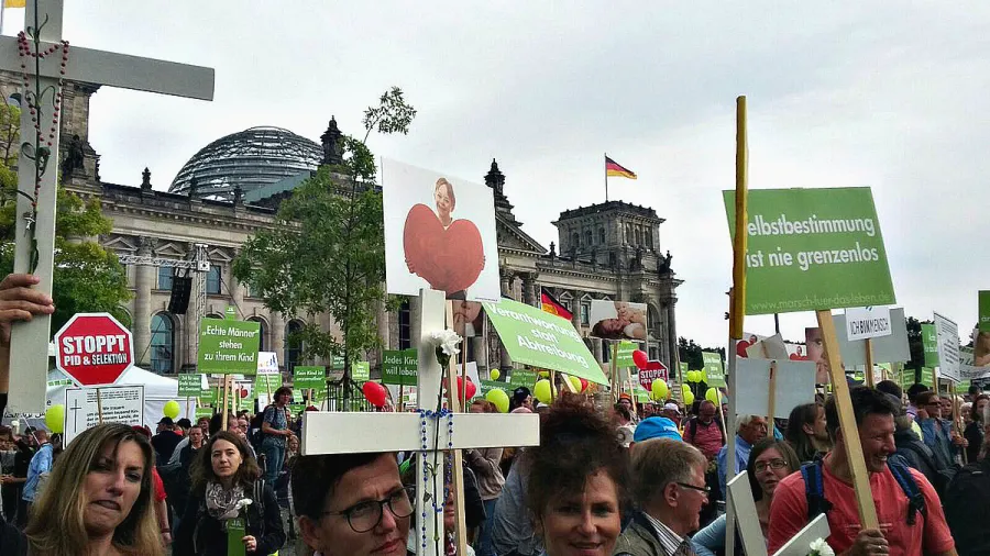 Marsch für das Leben: Teilnehmer vor dem Reichstag am 17. September 2017.
