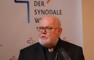 Der Vorsitzende der deutschen Bischofskonferenz, Kardinal Reinhard Marx, bei einer Pressekonferenz um "Synodalen Weg". / Rudolf Gehrig